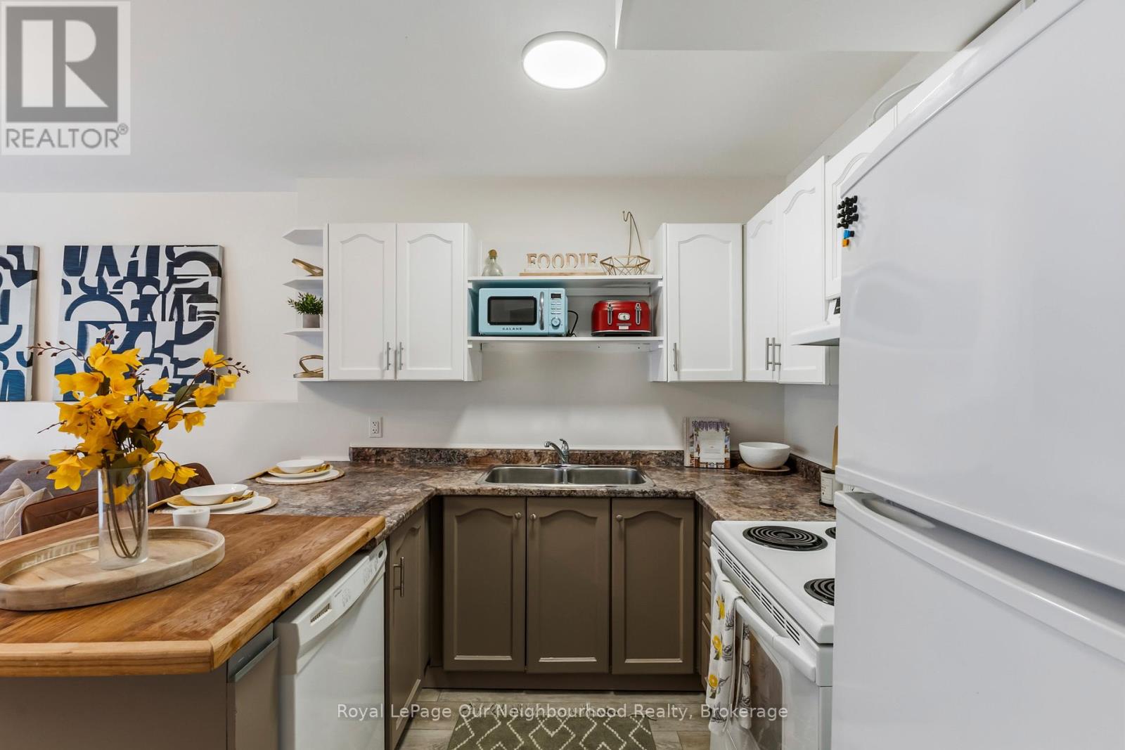 42 GLANVILLE CRESCENT - 23