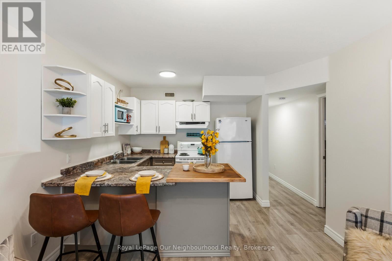 42 GLANVILLE CRESCENT - 24