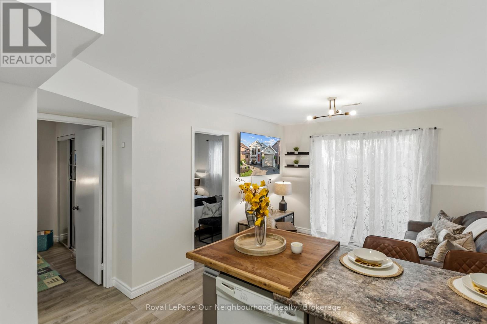 42 GLANVILLE CRESCENT - 25