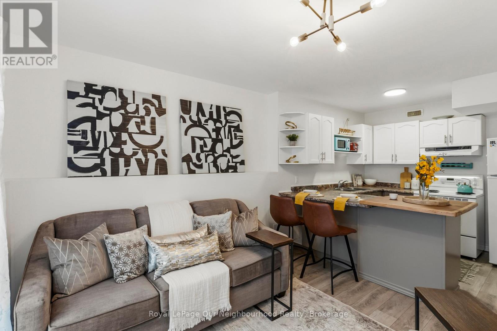 42 GLANVILLE CRESCENT - 27