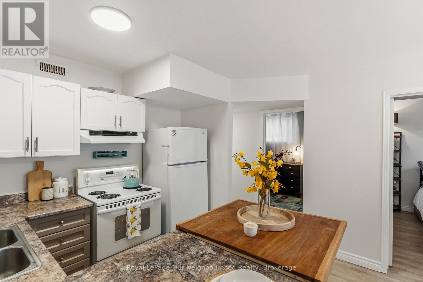 42 GLANVILLE CRESCENT - 29
