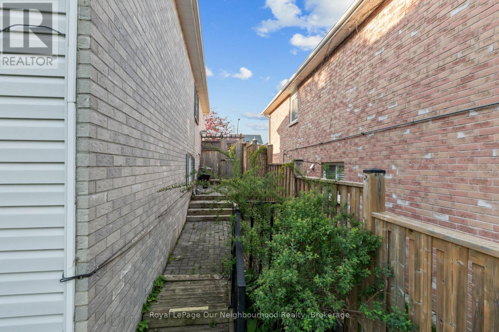 42 GLANVILLE CRESCENT - 39