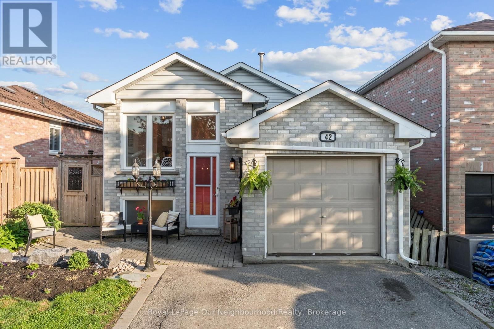 42 GLANVILLE CRESCENT - 44