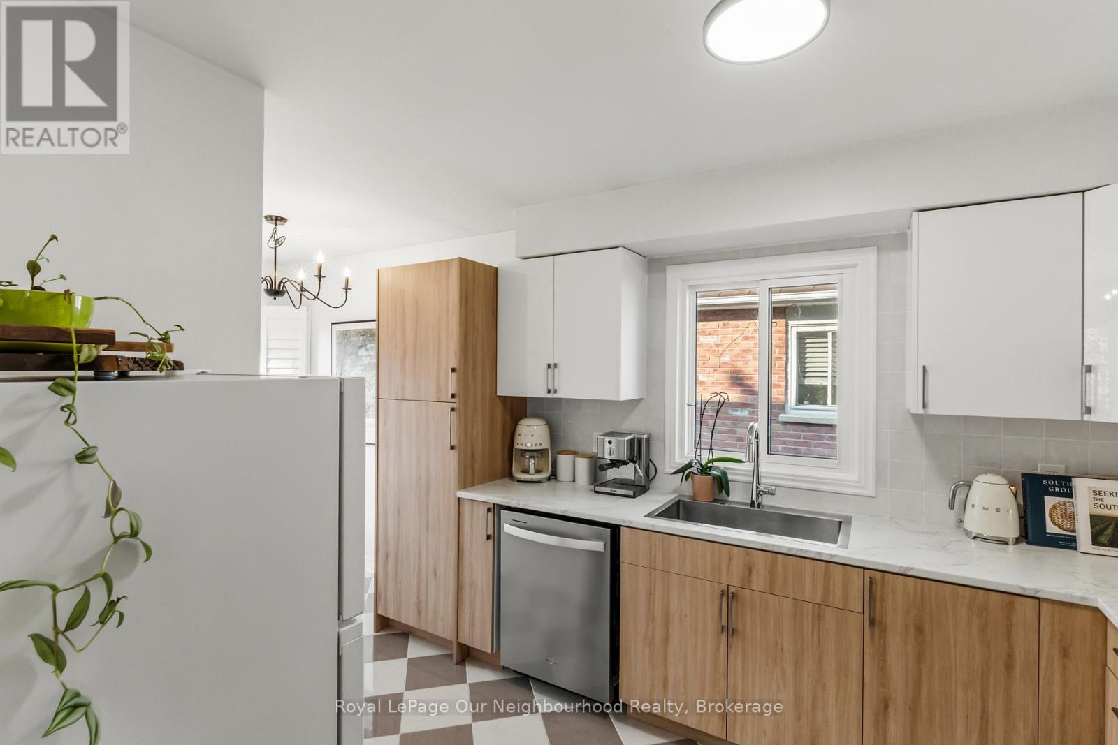 42 GLANVILLE CRESCENT - 6