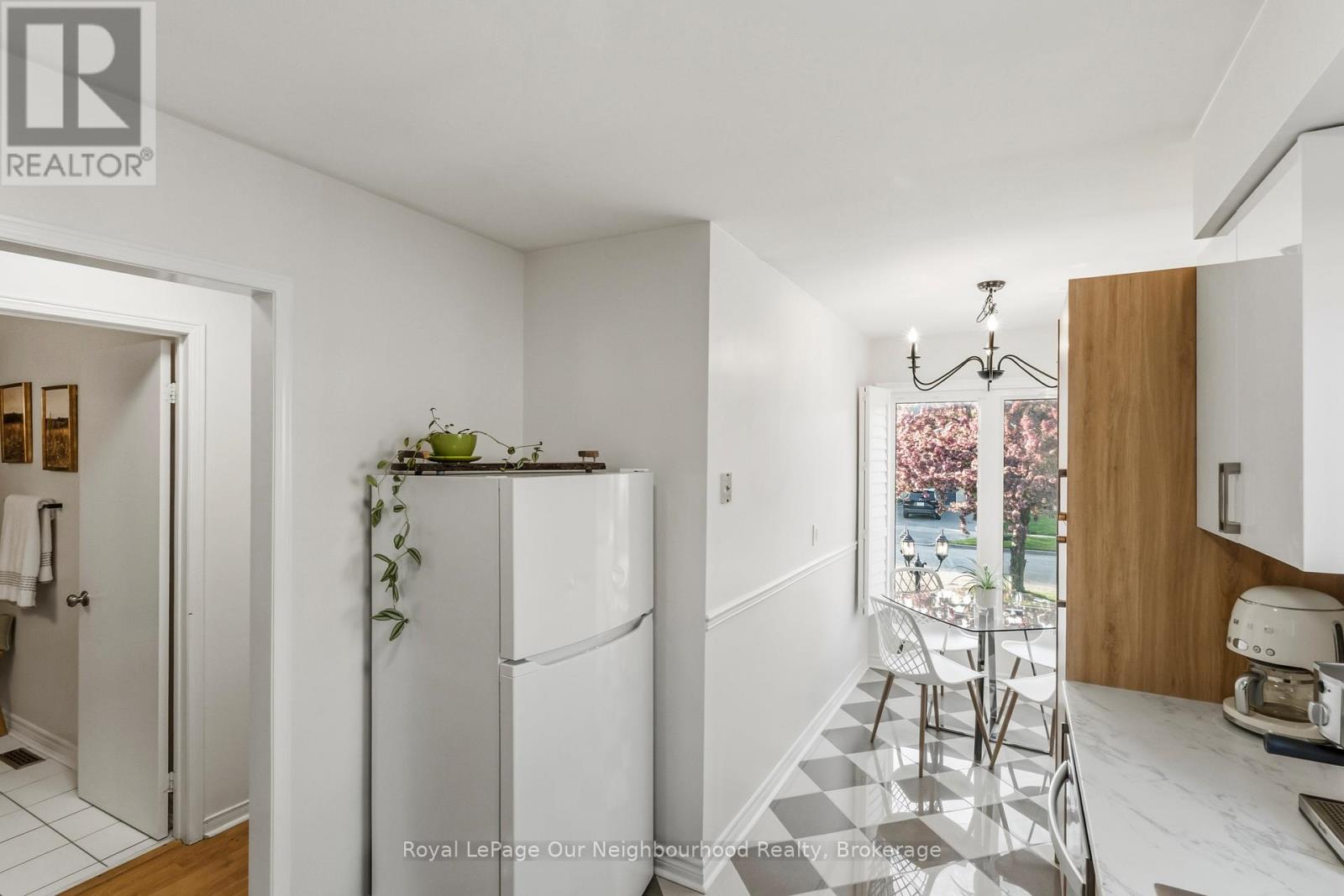 42 GLANVILLE CRESCENT - 8