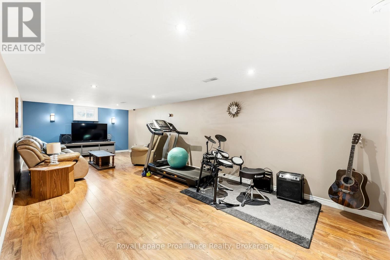 110 ONTARIO STREET - 23