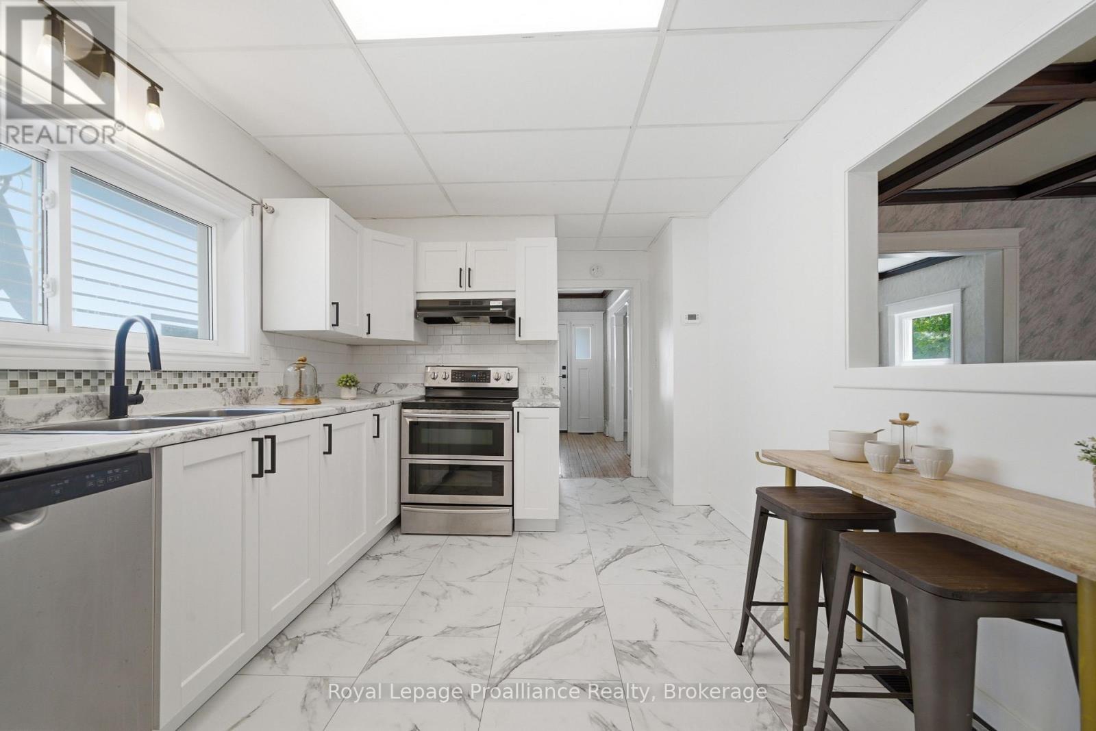 82 MARMORA STREET - 15
