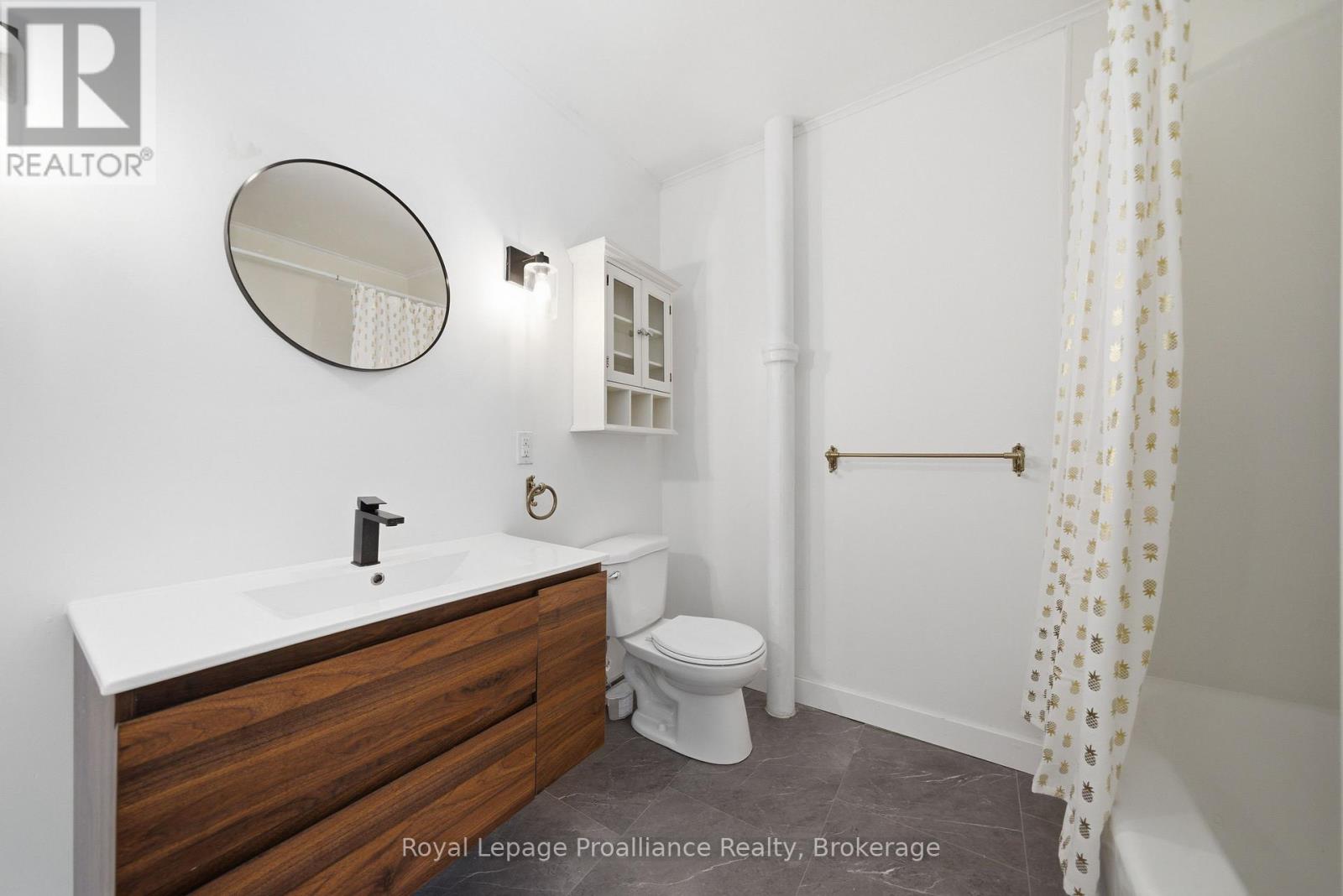 82 MARMORA STREET - 36