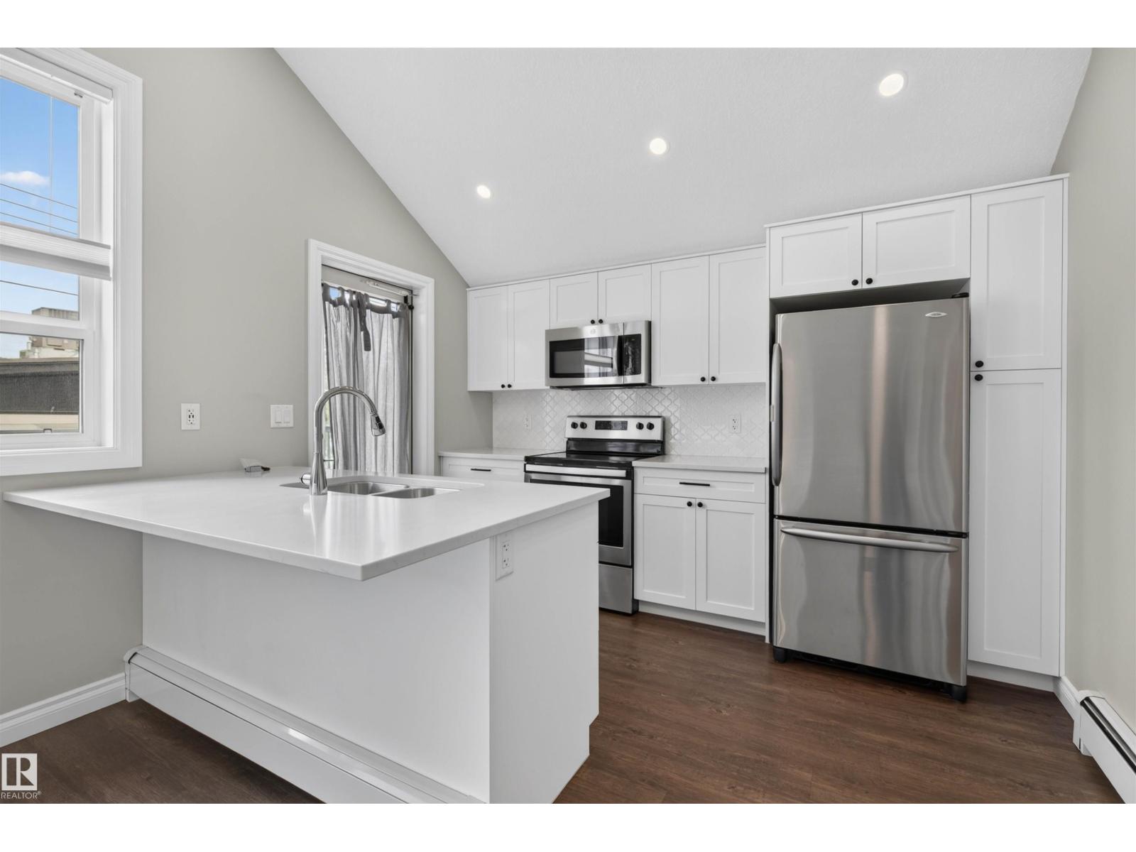 11212 75 AV NW - 9