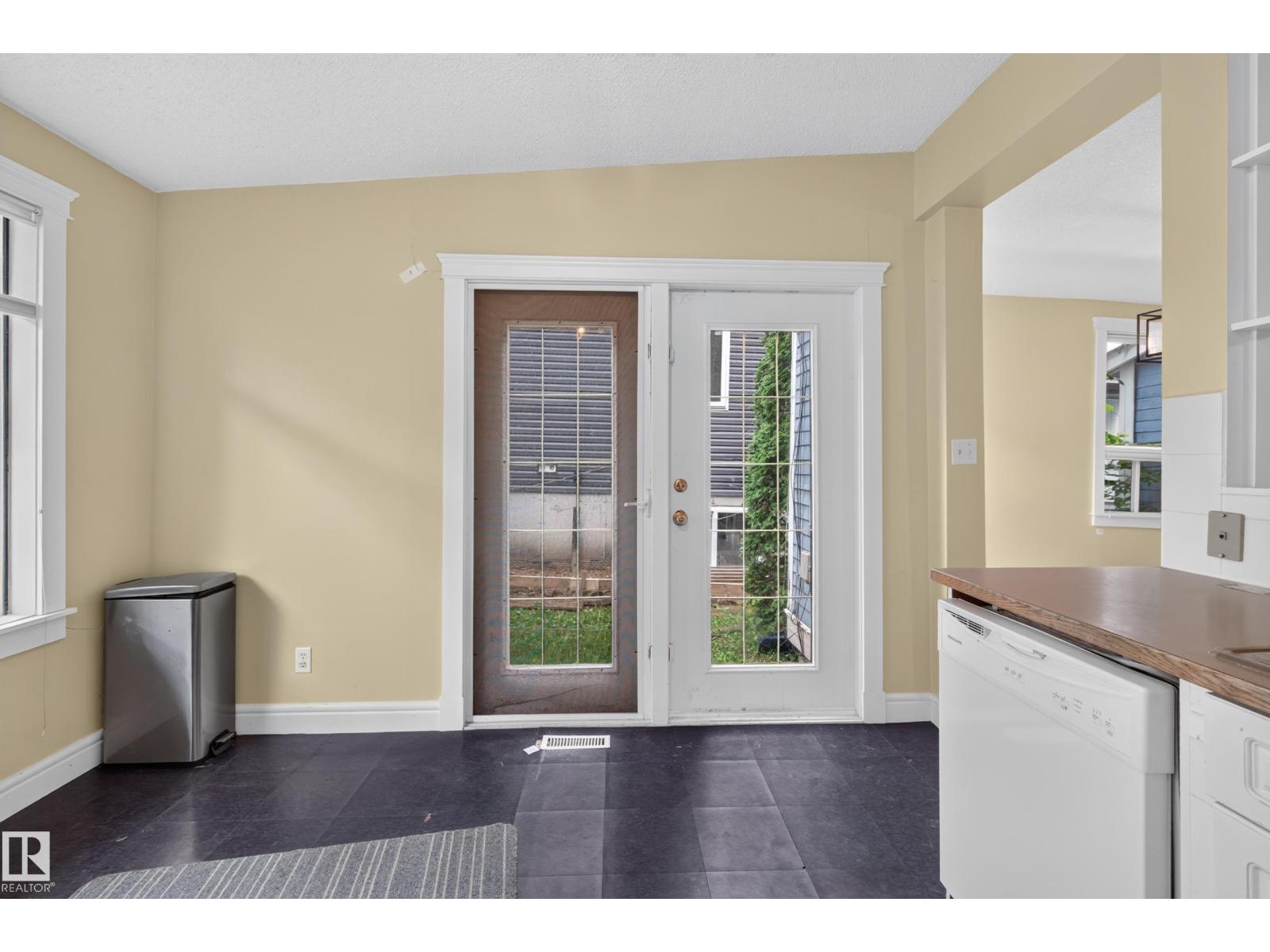 11212 75 AV NW - 33