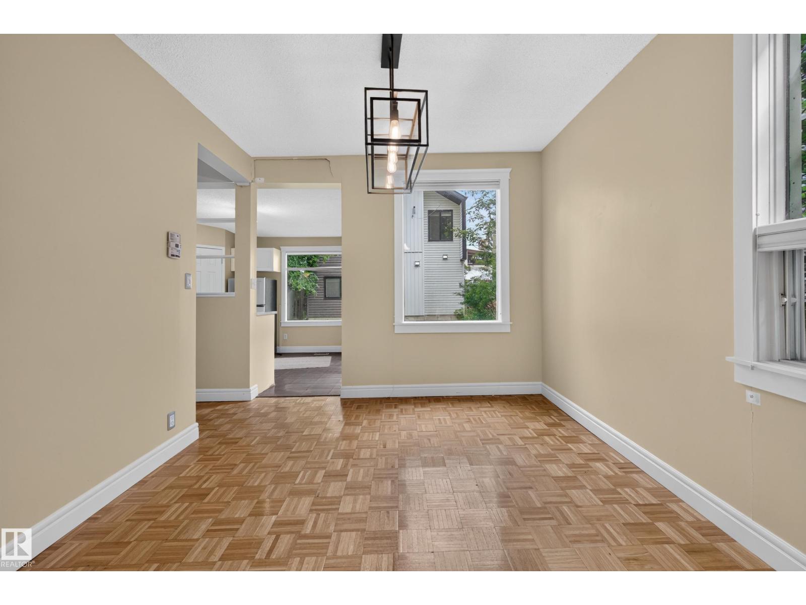 11212 75 AV NW - 30