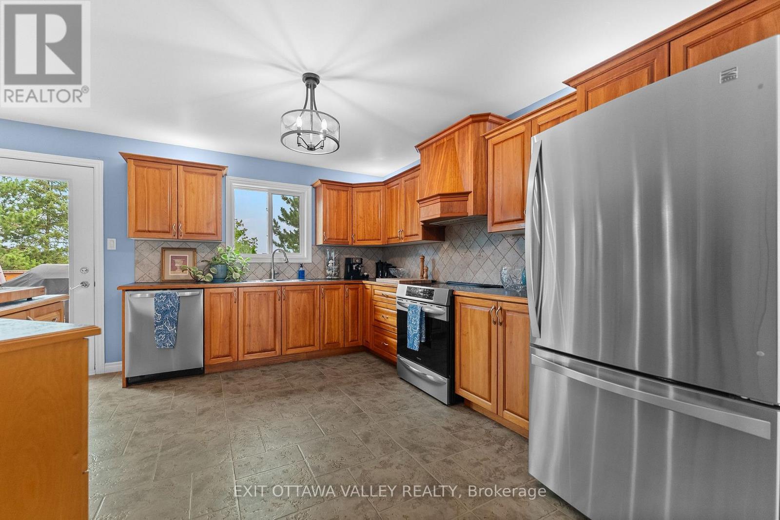62 MEADOWVIEW DRIVE - 11