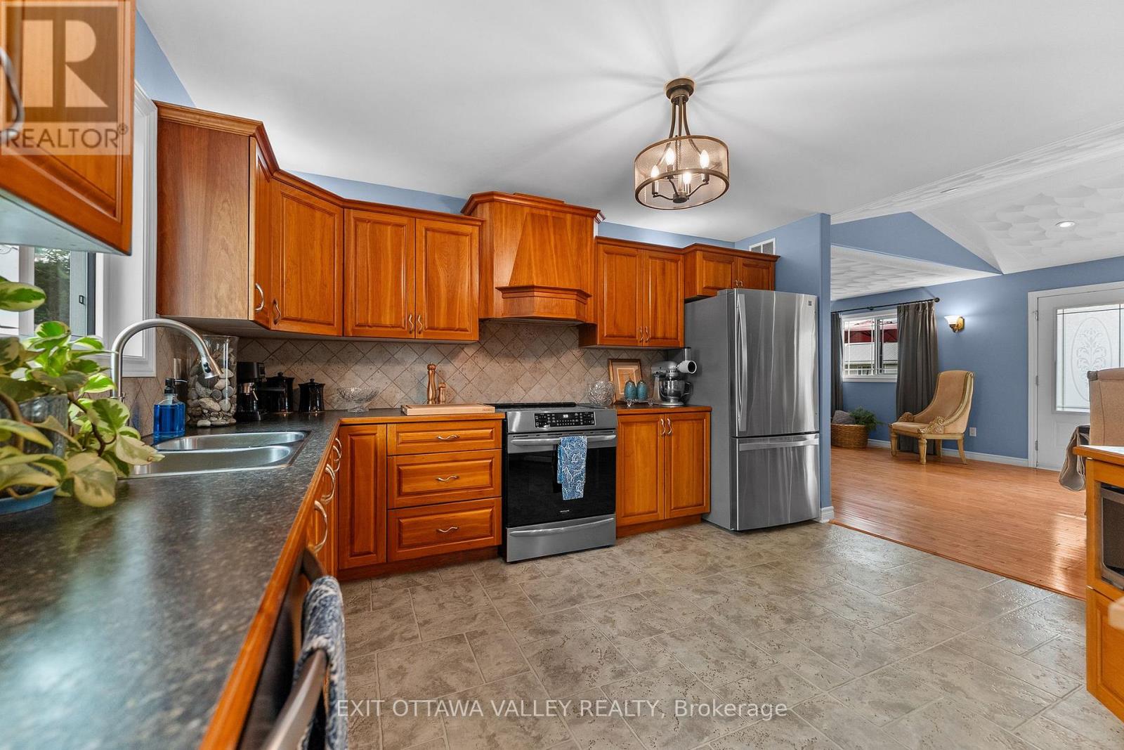 62 MEADOWVIEW DRIVE - 13