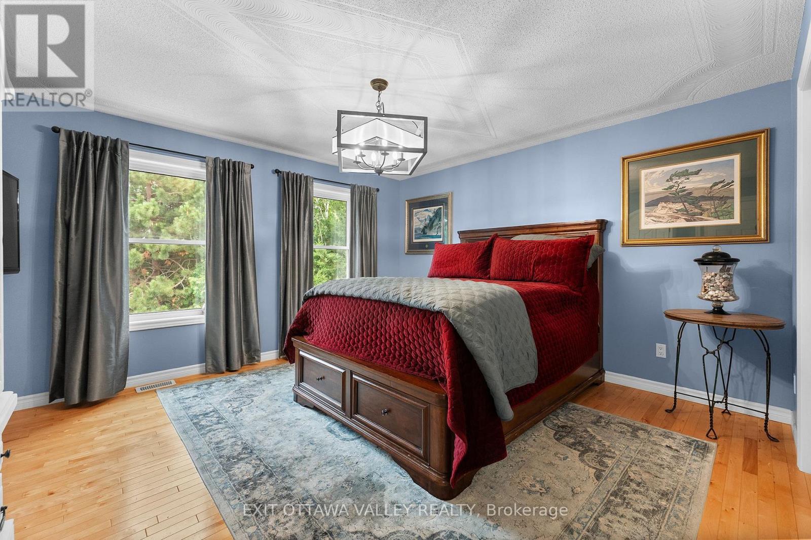 62 MEADOWVIEW DRIVE - 17