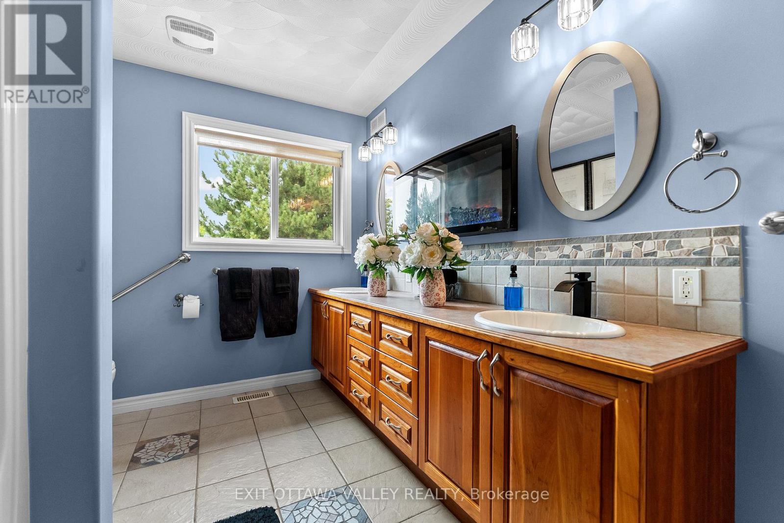 62 MEADOWVIEW DRIVE - 20