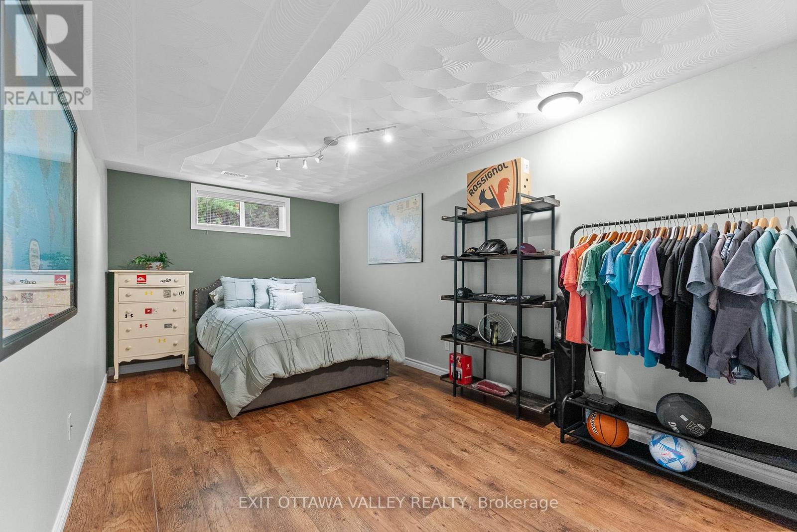 62 MEADOWVIEW DRIVE - 21