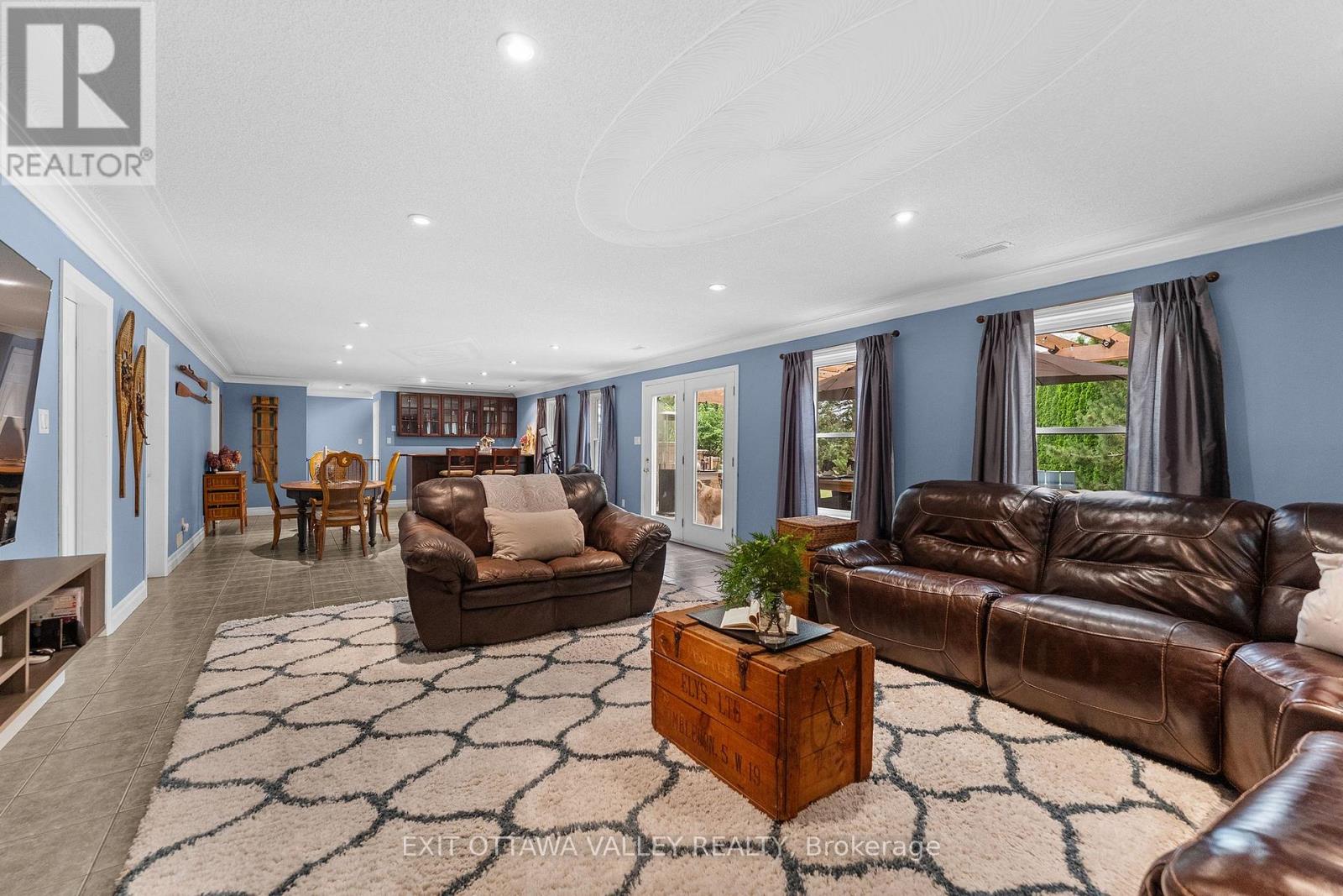 62 MEADOWVIEW DRIVE - 23