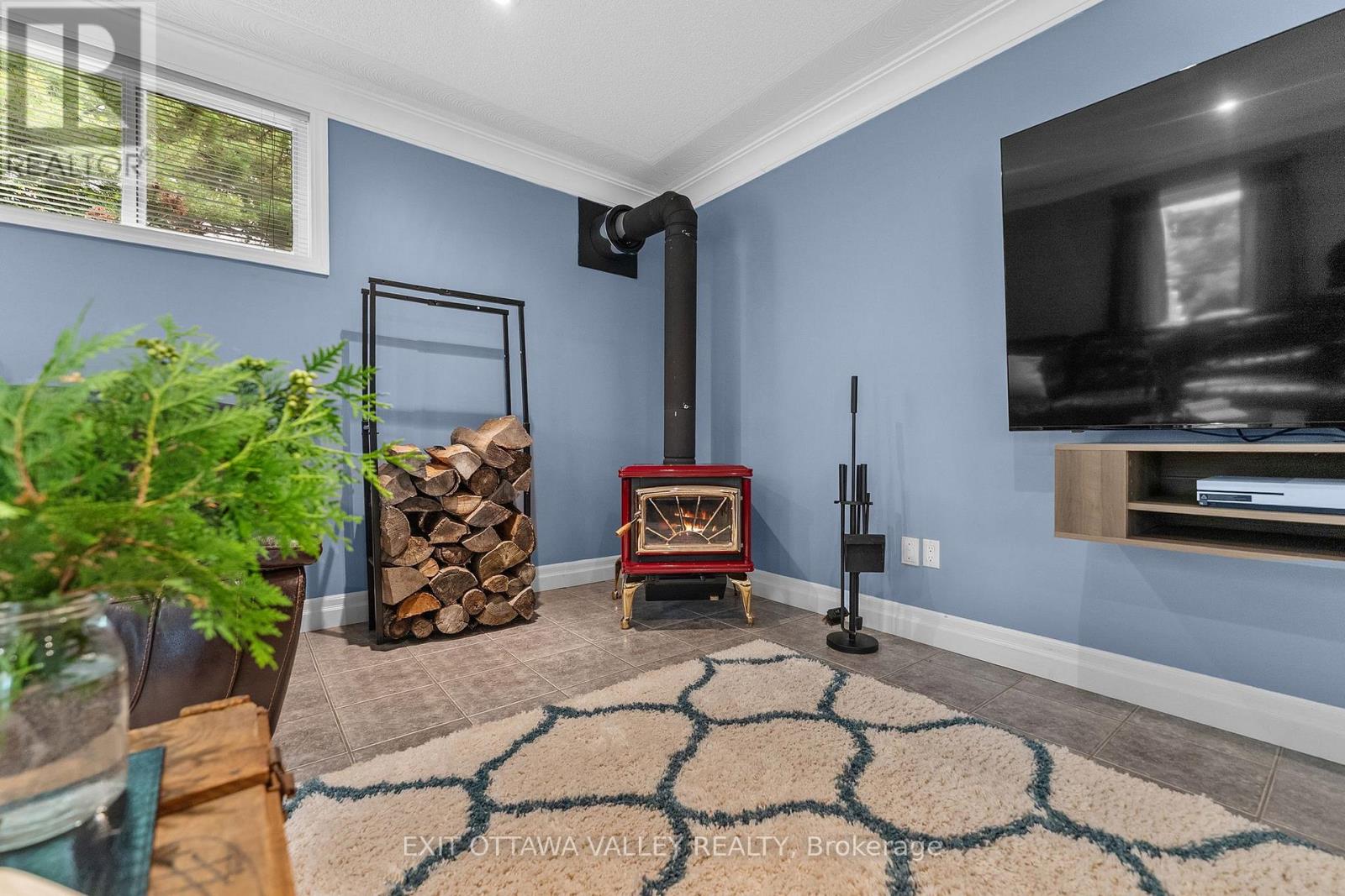 62 MEADOWVIEW DRIVE - 25