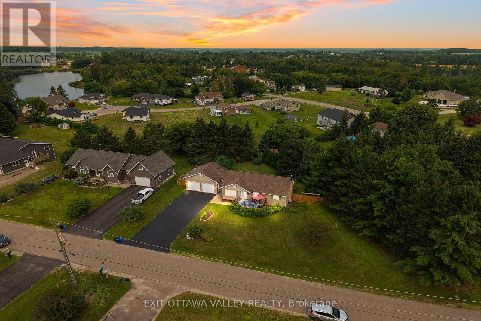 62 MEADOWVIEW DRIVE - 3