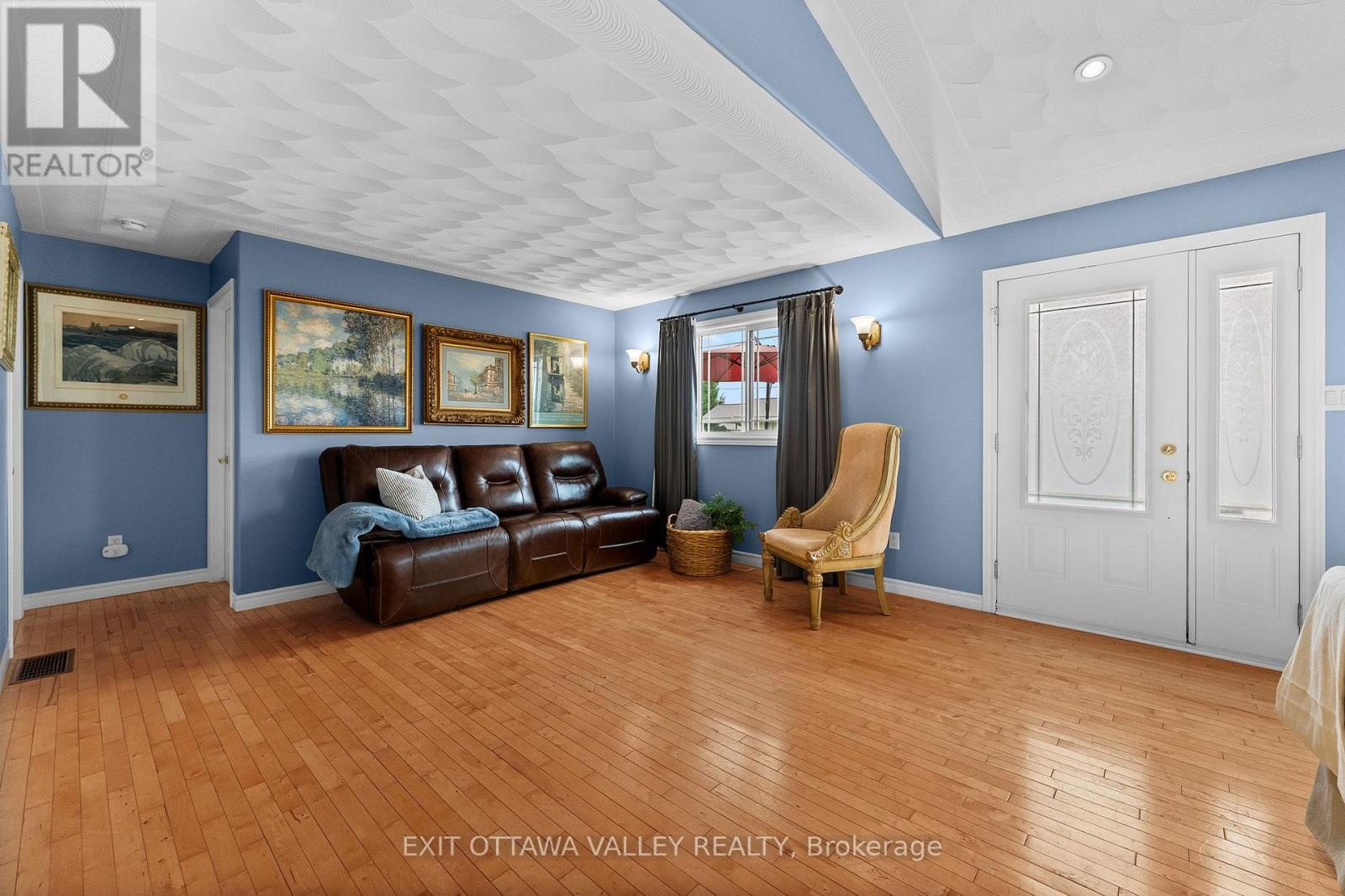 62 MEADOWVIEW DRIVE - 4