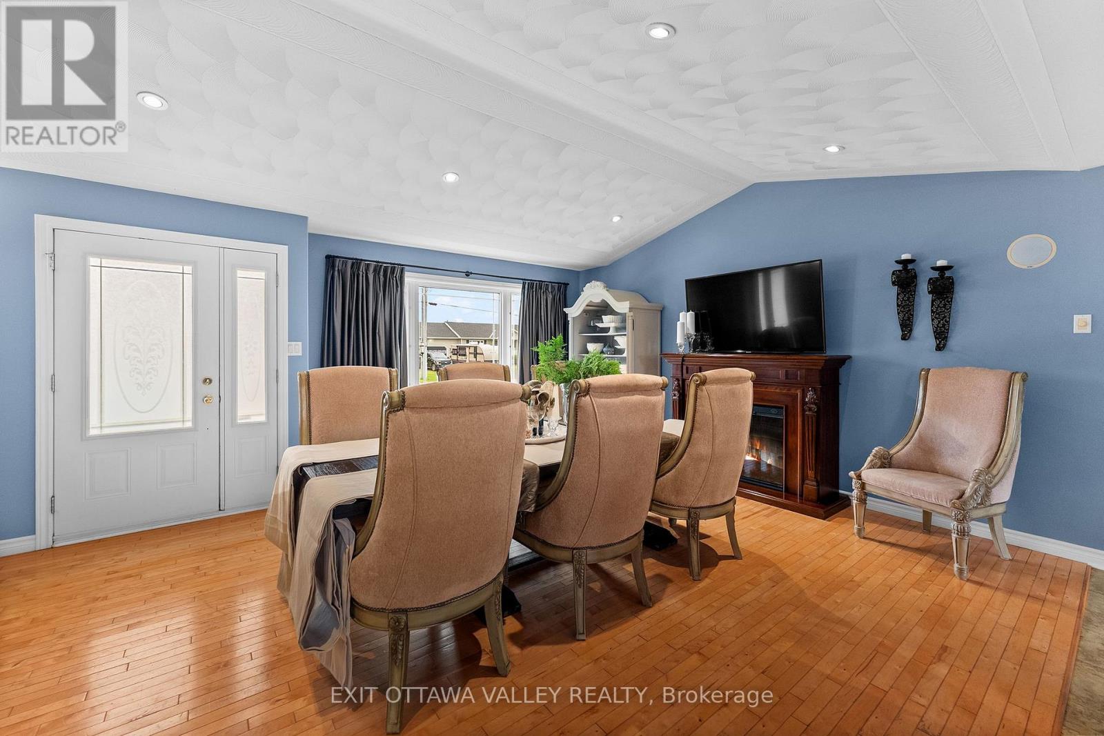 62 MEADOWVIEW DRIVE - 6