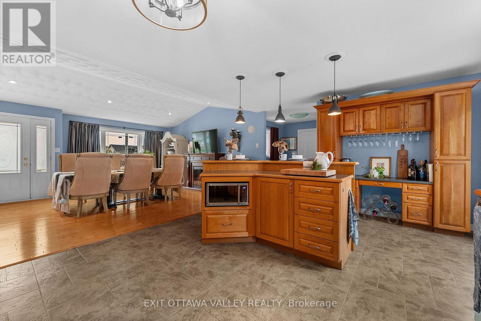 62 MEADOWVIEW DRIVE - 9