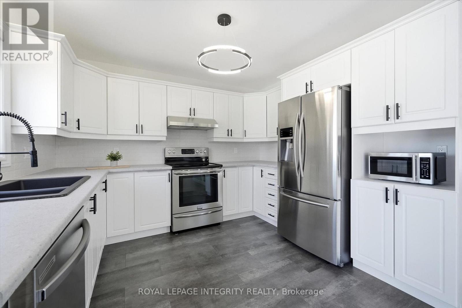 36 FRONTENAC BOULEVARD - 15