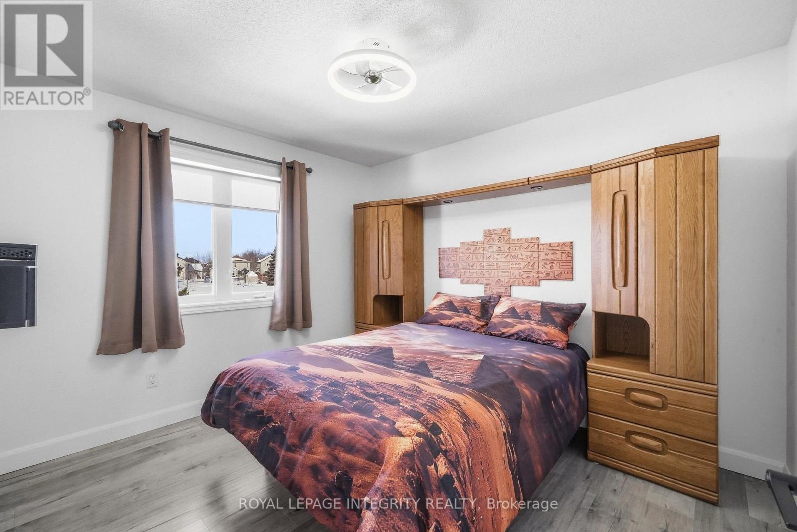 36 FRONTENAC BOULEVARD - 21