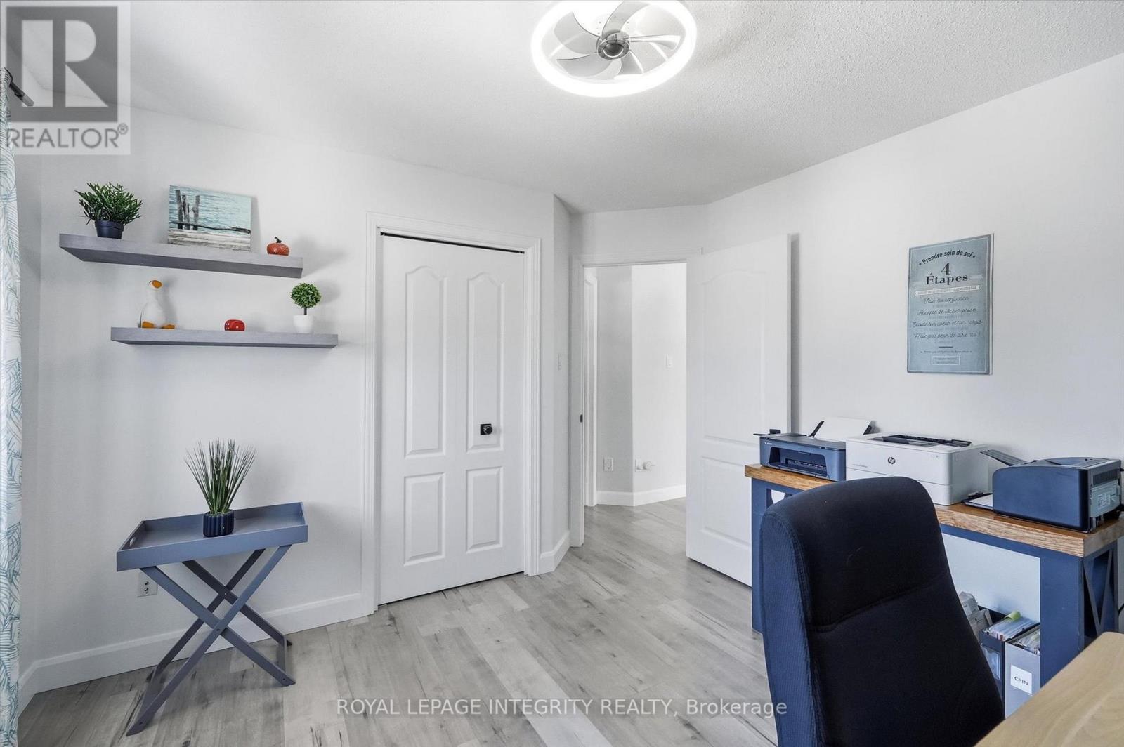 36 FRONTENAC BOULEVARD - 24