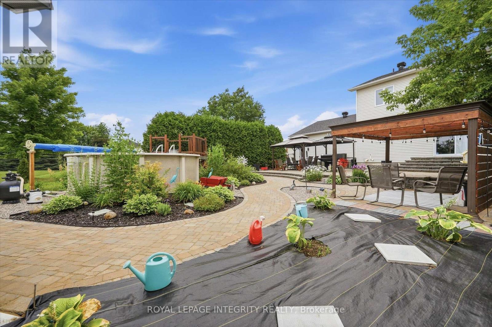 36 FRONTENAC BOULEVARD - 38