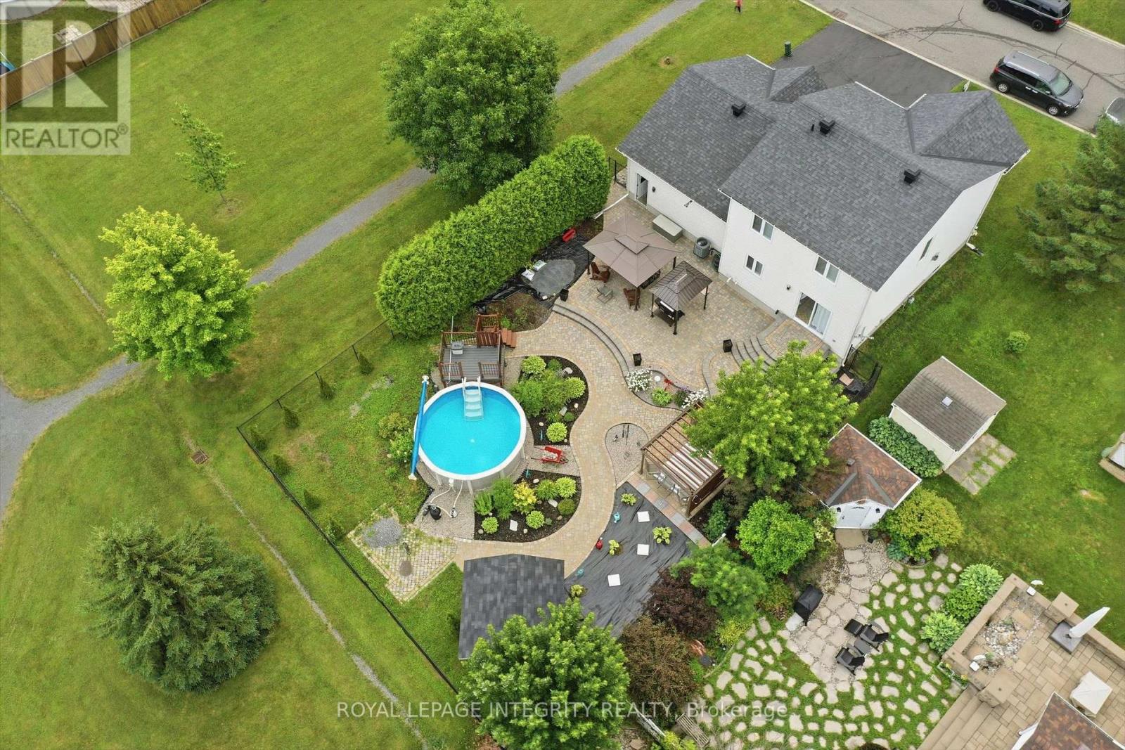 36 FRONTENAC BOULEVARD - 42