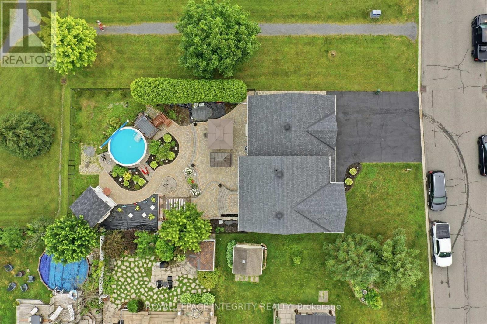 36 FRONTENAC BOULEVARD - 44