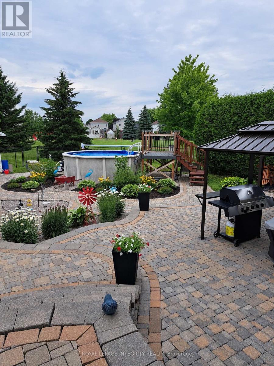 36 FRONTENAC BOULEVARD - 48