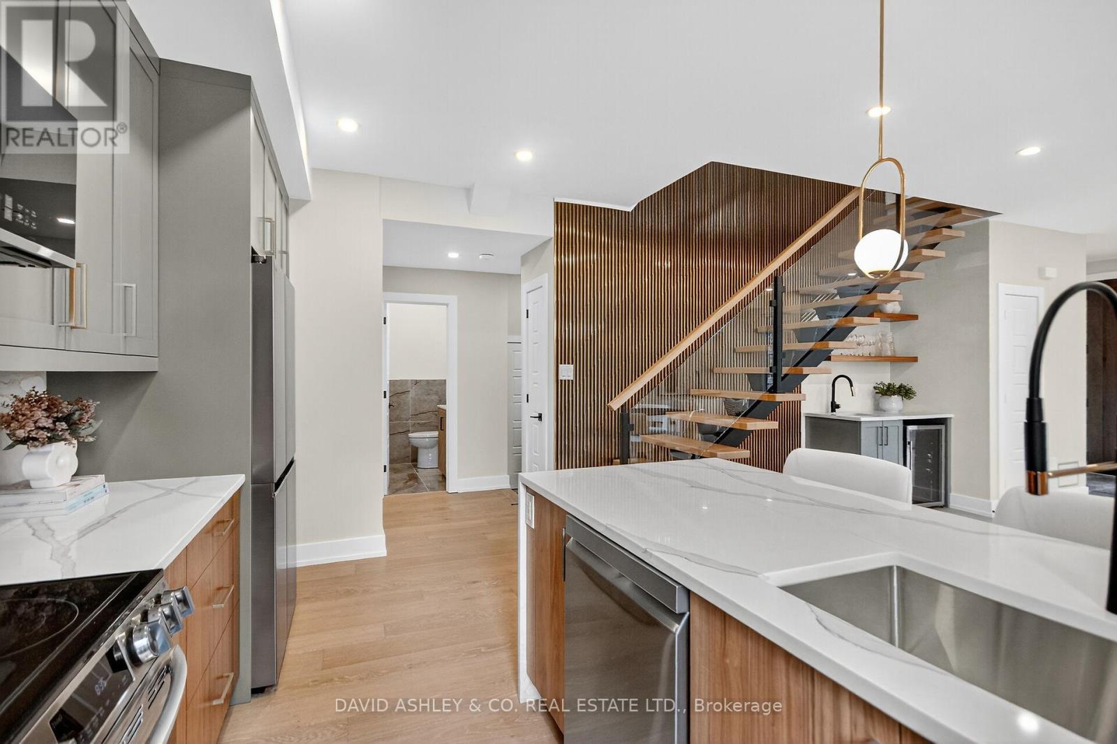 House for Rent in Ottawa – MAIN – 612 TWEEDSMUIR AVENUE, Ottawa – By Peter Sagos - Image 9