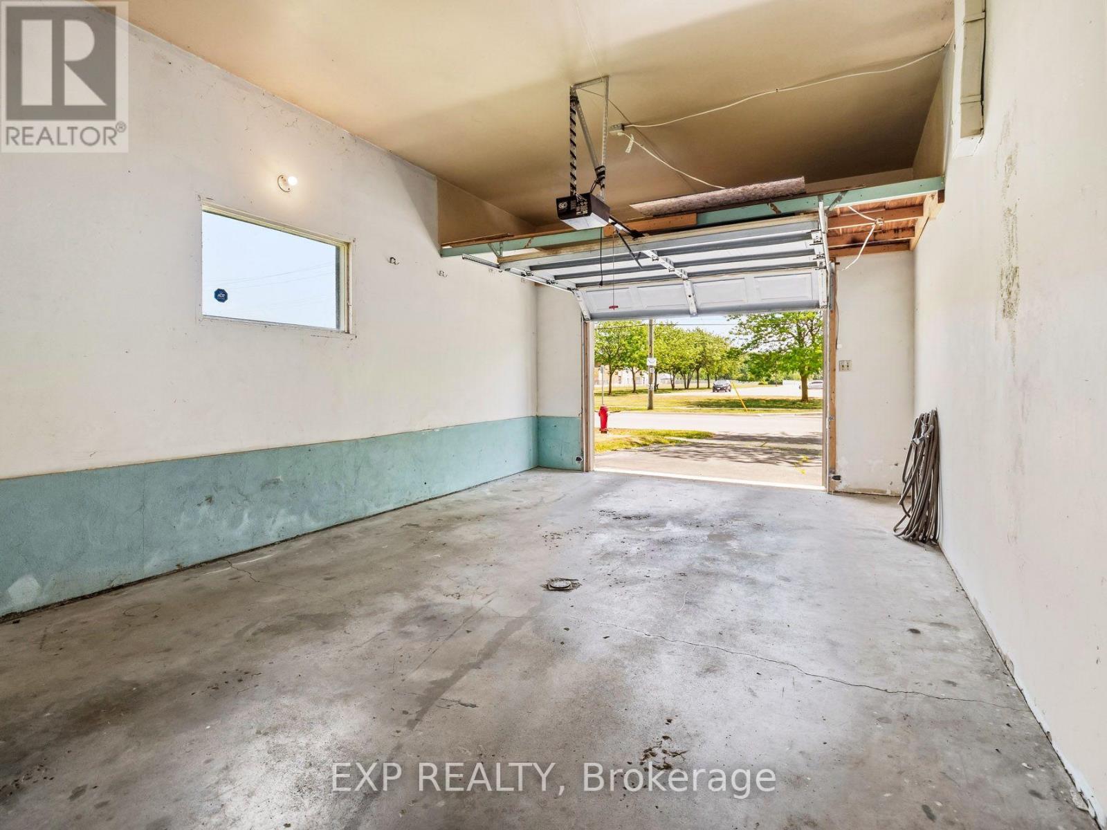 151 WELLINGTON STREET - 23