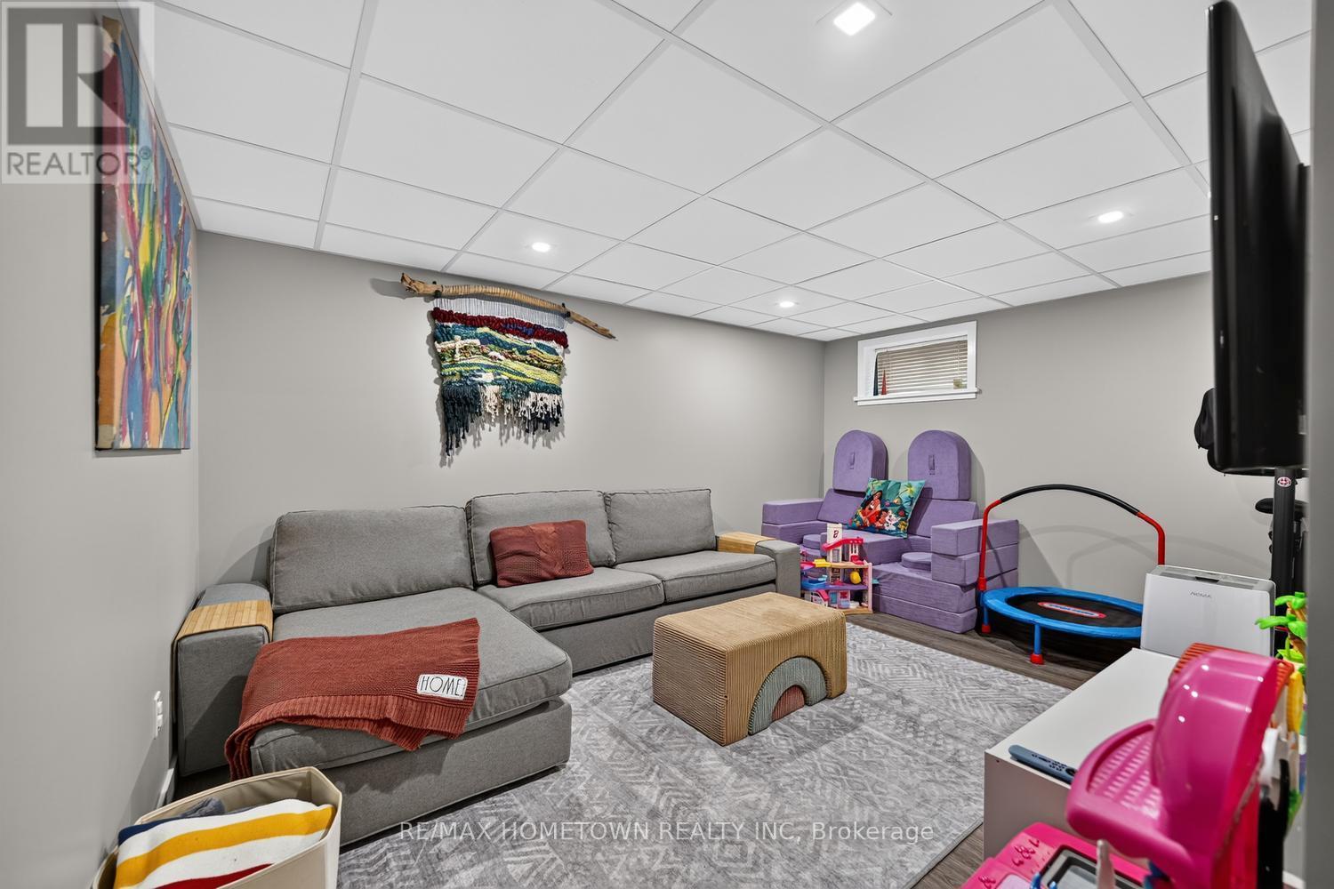 749 DUKE STREET - Image 23