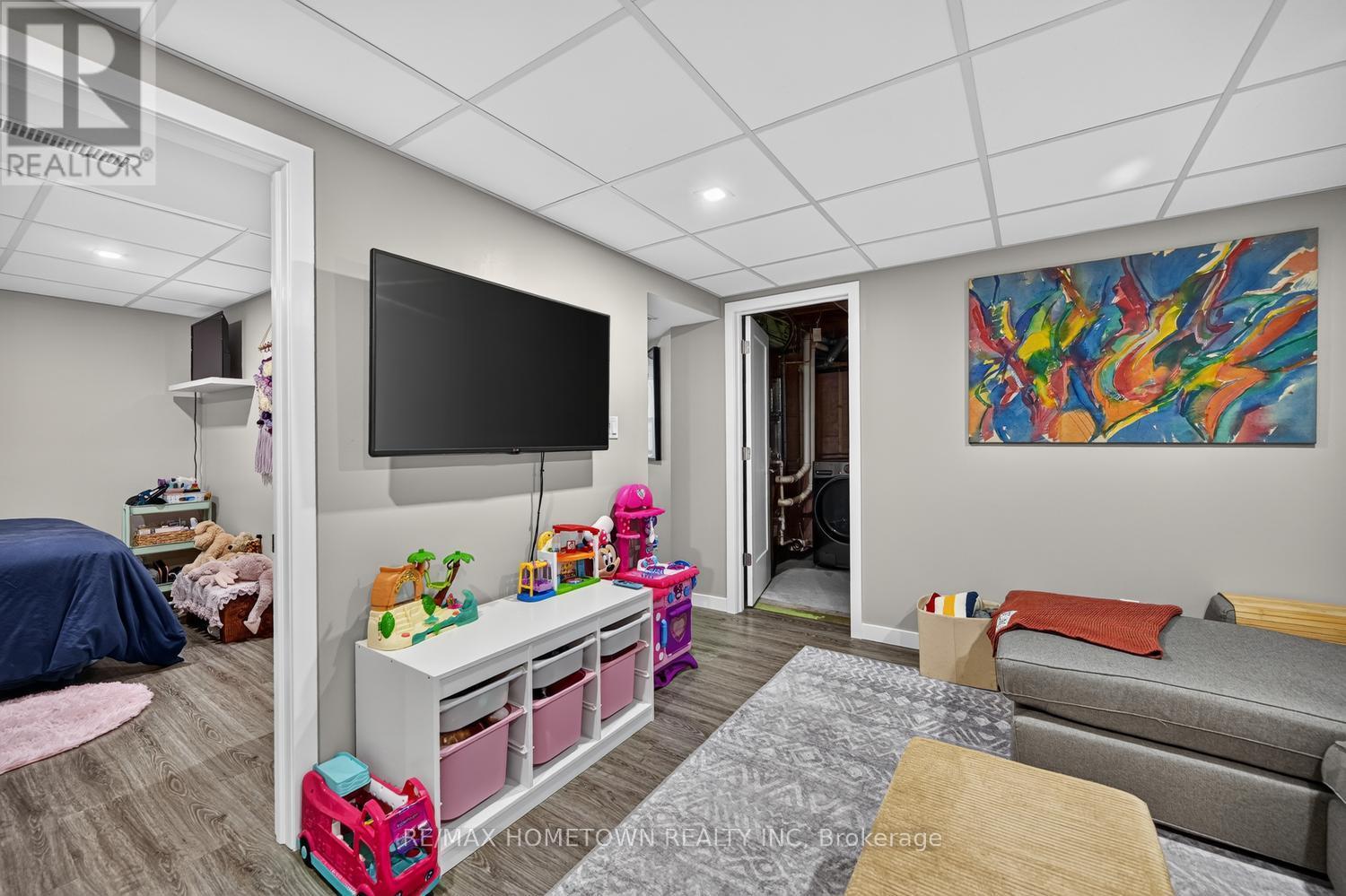 749 DUKE STREET - Image 24