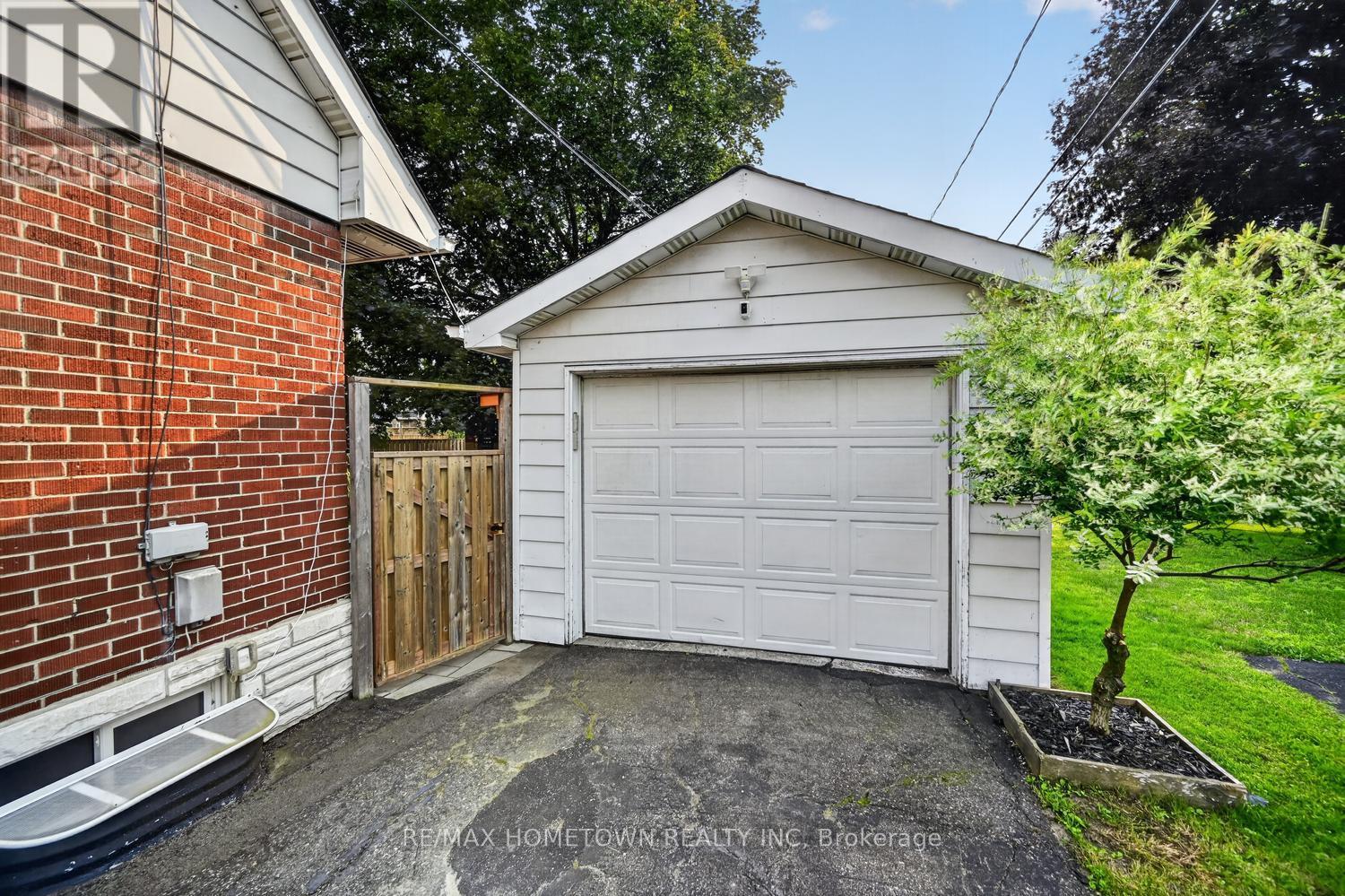 749 DUKE STREET - Image 29