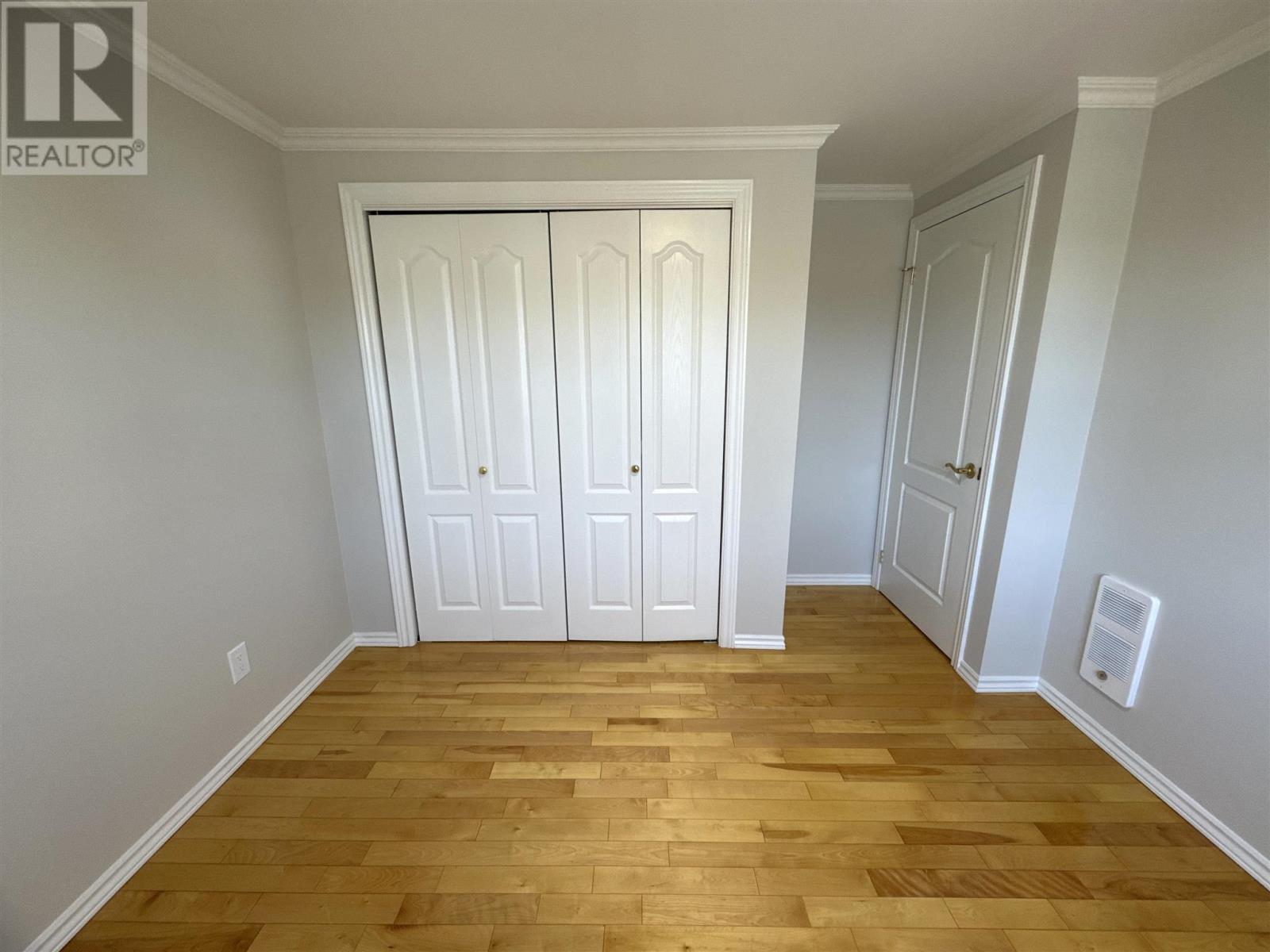 44 MacDonald CT - 22