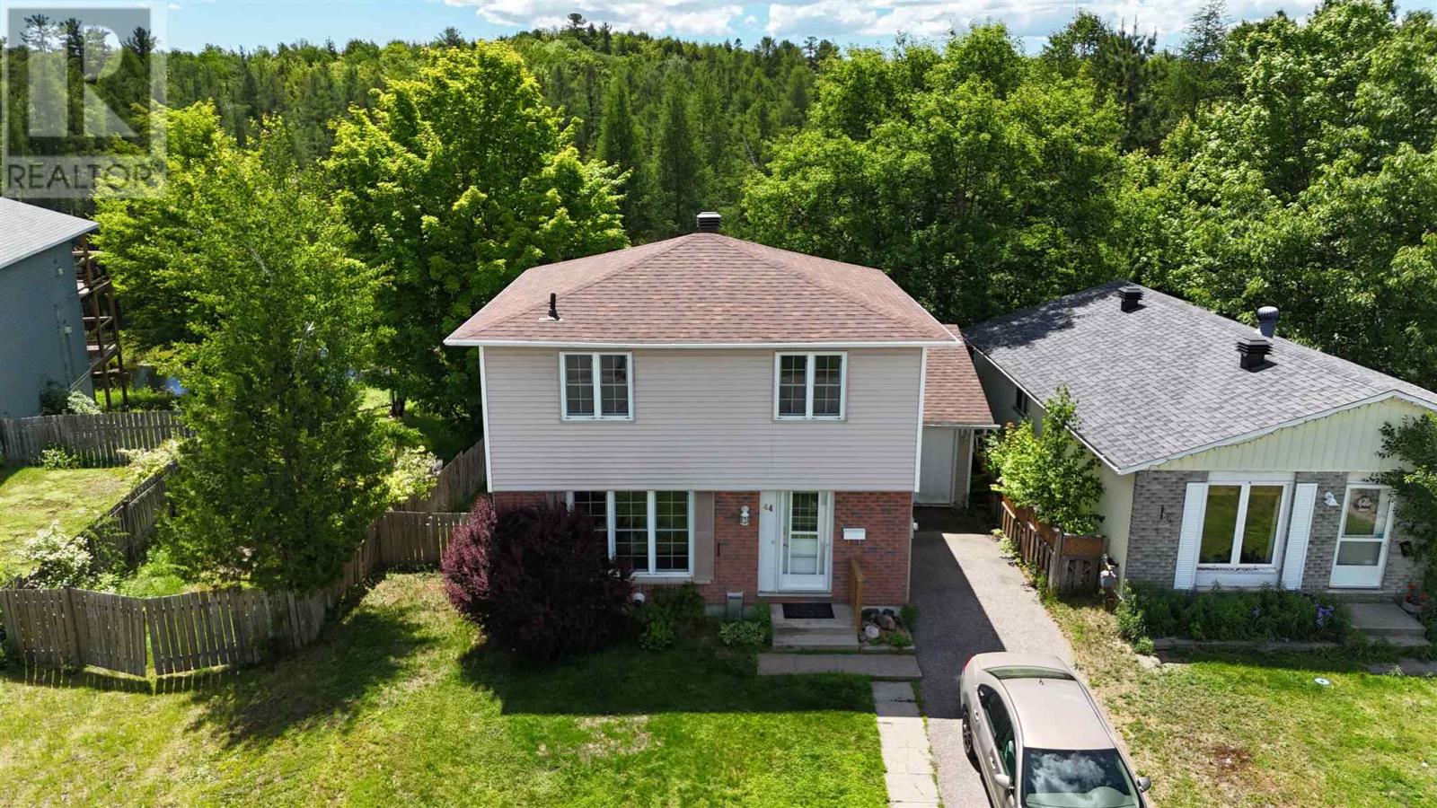 44 MacDonald CT - 2