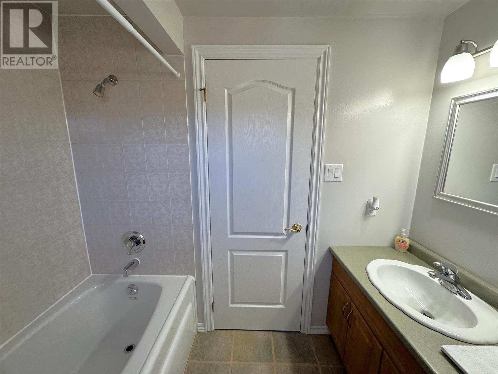 44 MacDonald CT - 27