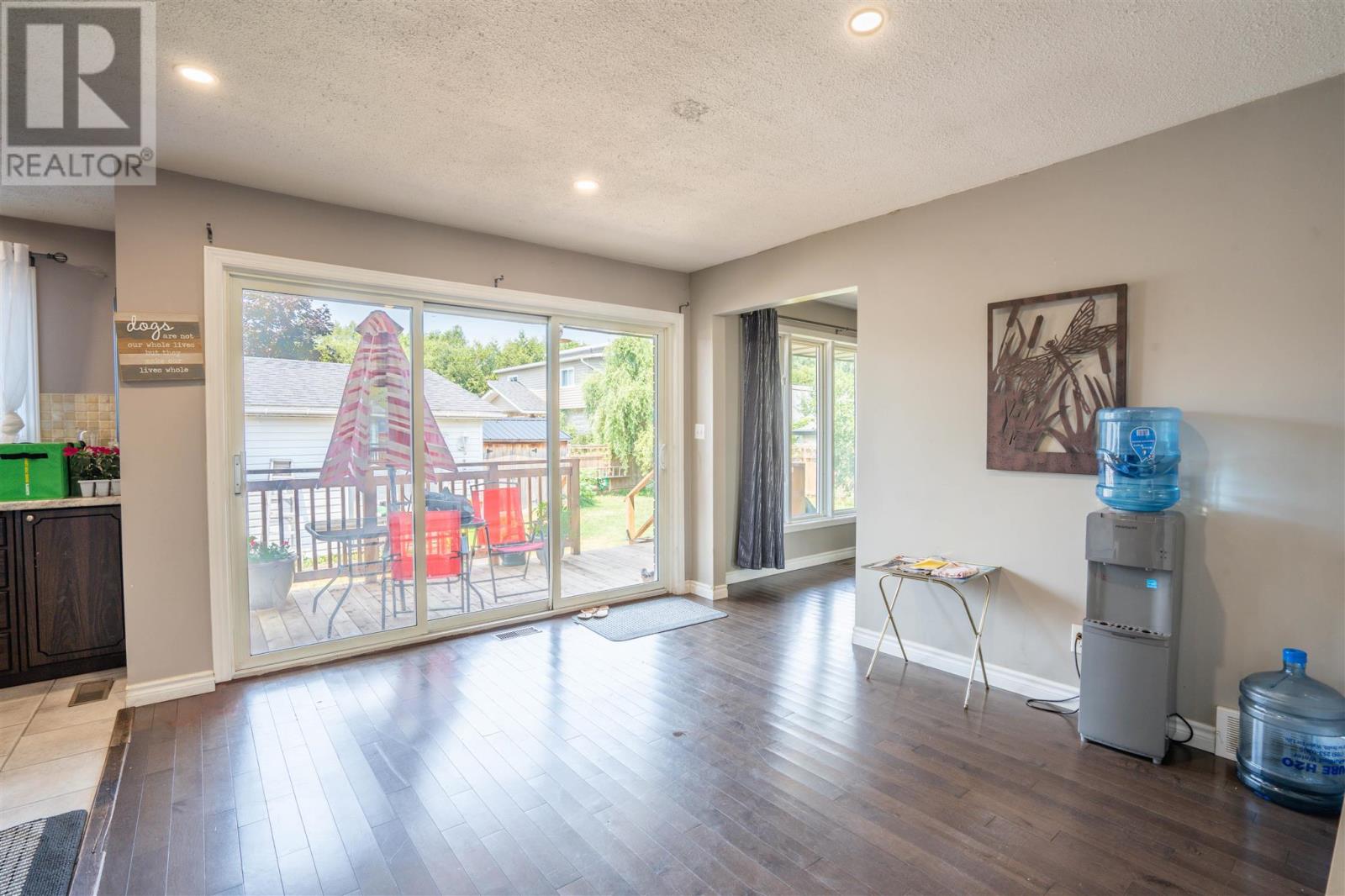 3810 Queen ST E - 19