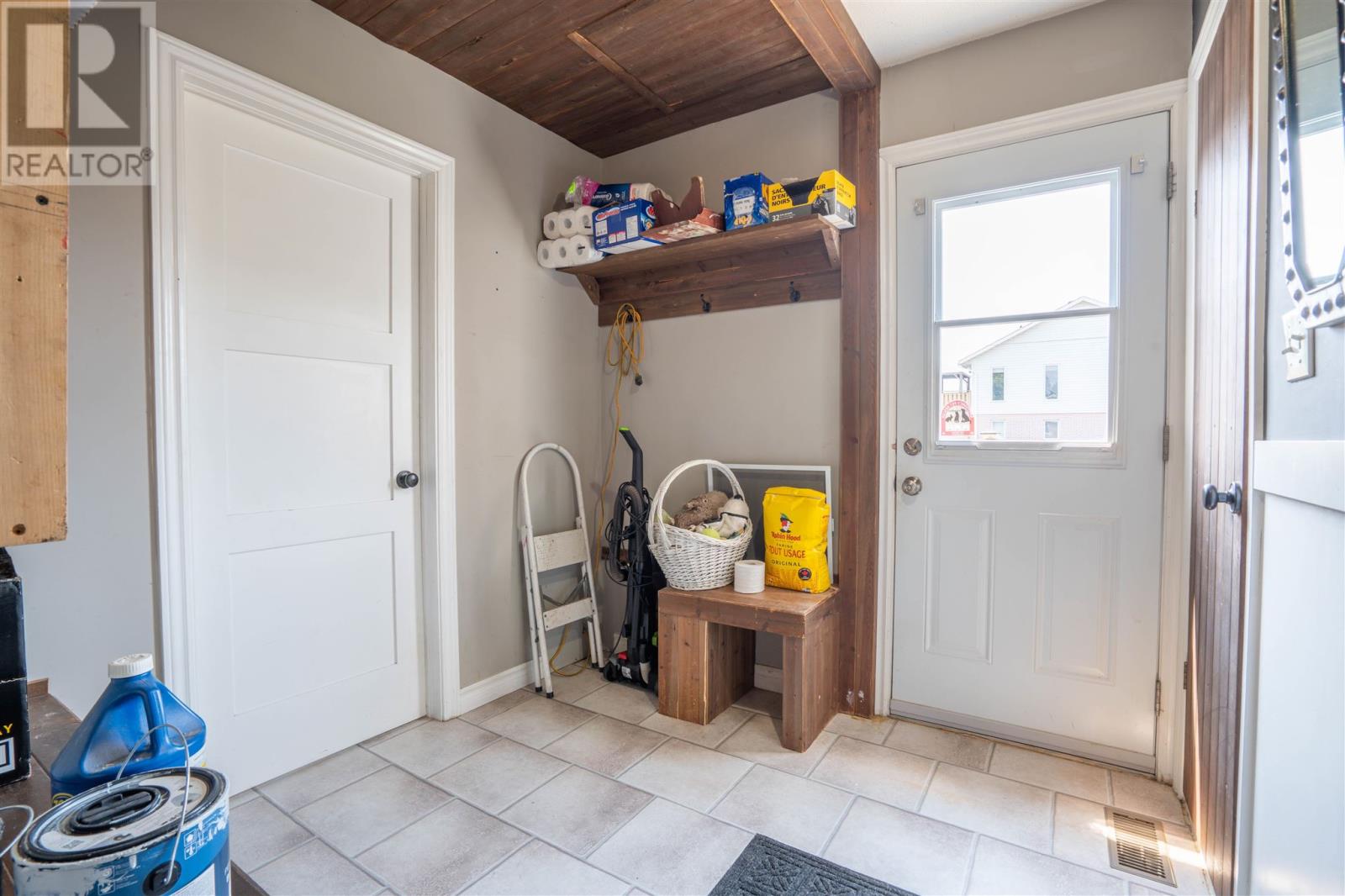 3810 Queen ST E - 23