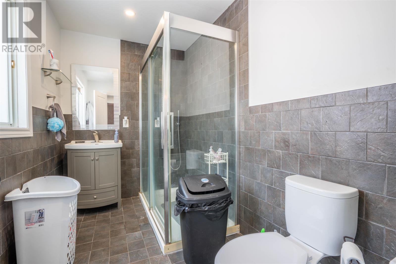 3810 Queen ST E - 16