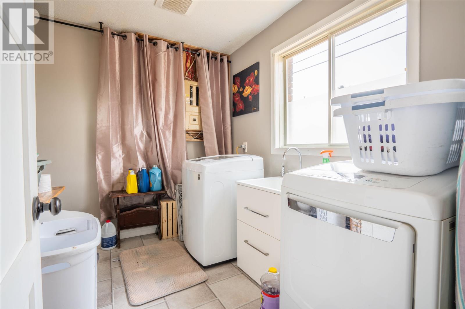 3810 Queen ST E - 21