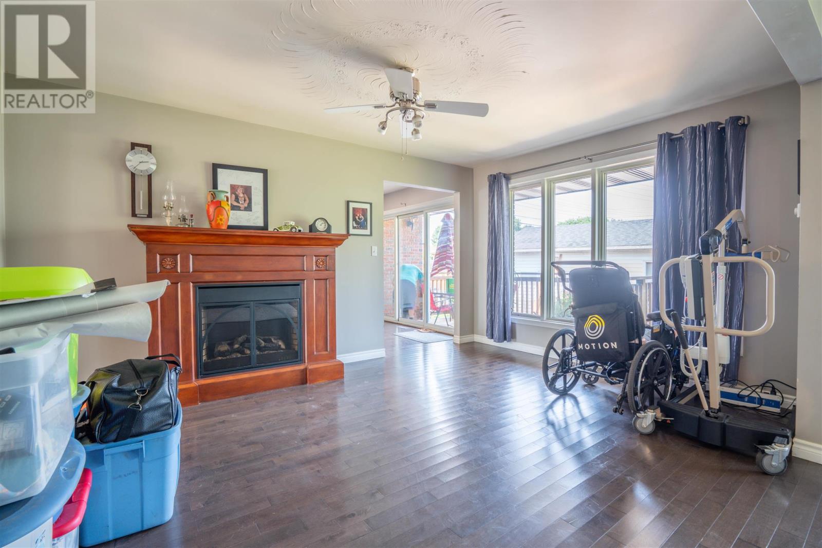 3810 Queen ST E - 13