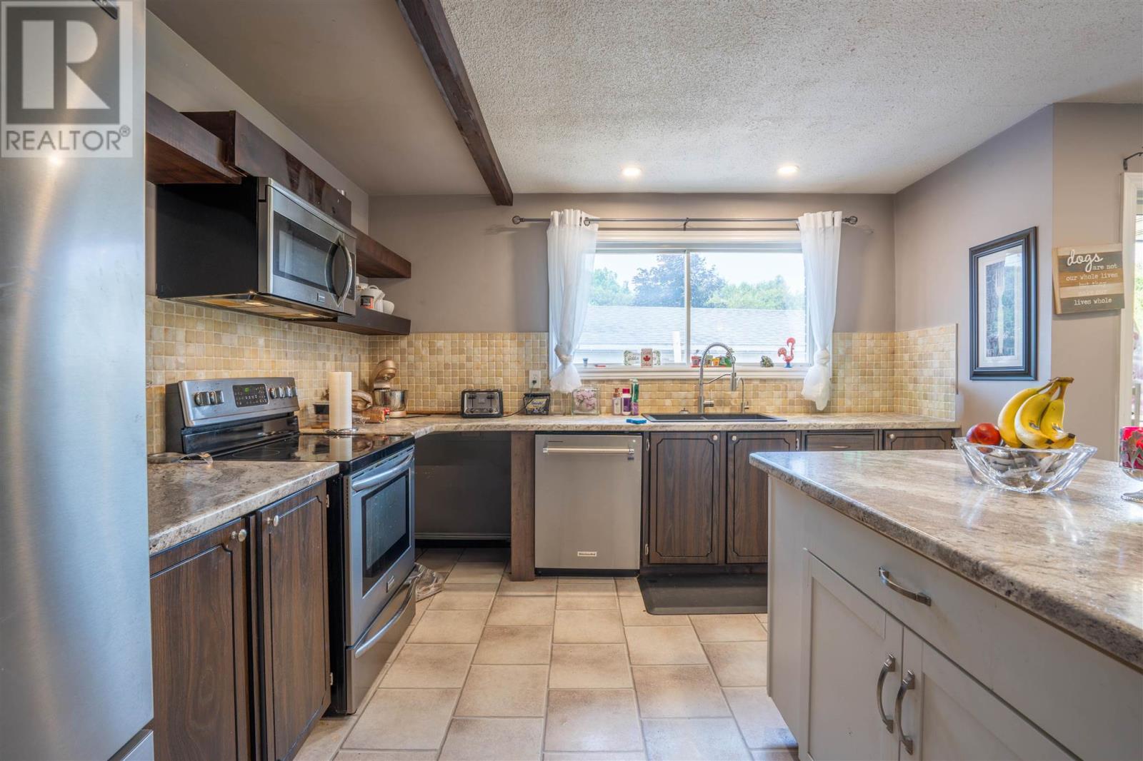 3810 Queen ST E - 9
