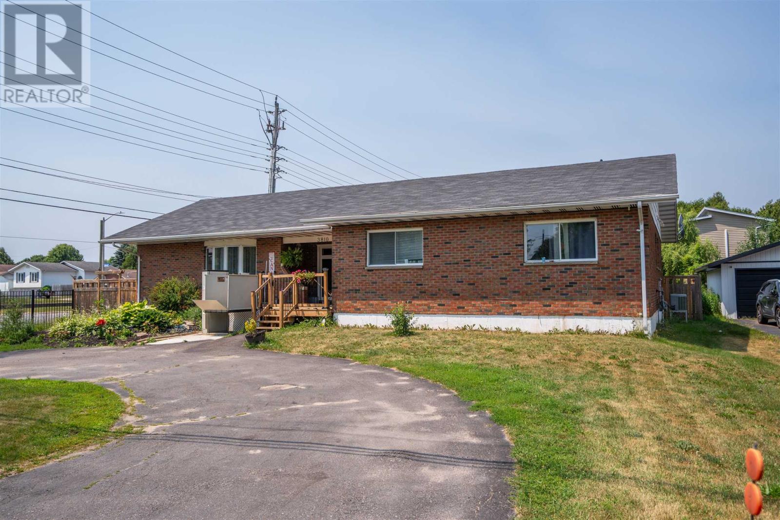 3810 Queen ST E - 2