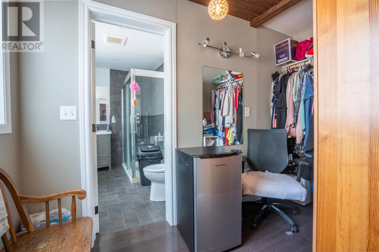 3810 Queen ST E - 15