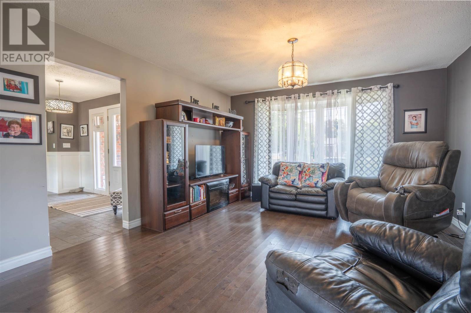 3810 Queen ST E - 6